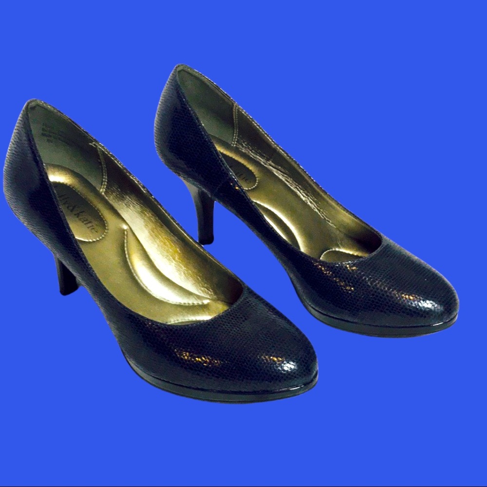 Kelly &Katie navy blue pumps